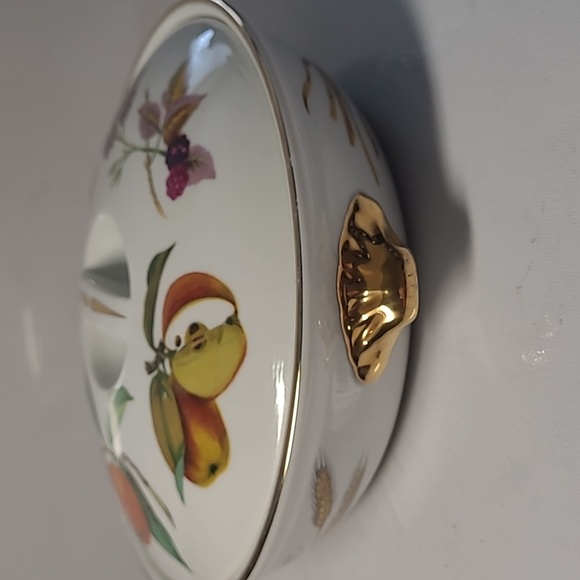 Royal worcester  evesham gold trim round Casserole dish with lid - Picture 4 of 9